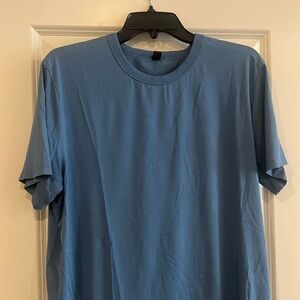 Lululemon Blue Fundamental T shirt Size Large
Great condition